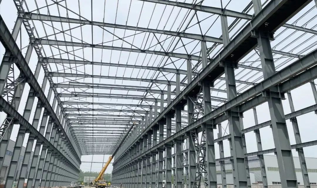 鑫金山三期智能工廠建設(shè)邁出堅(jiān)實(shí)步伐，鋼結(jié)構(gòu)主體工程圓滿完工